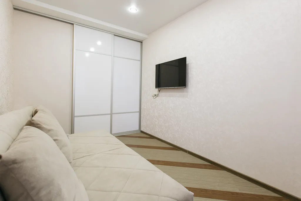 Двухкомнатная квартира-студия возле метро "Маршала Покрышкина"