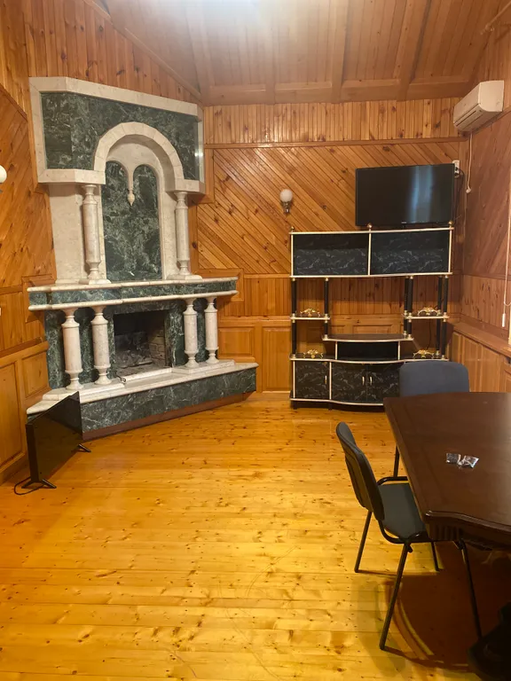 Дом на берегу реки