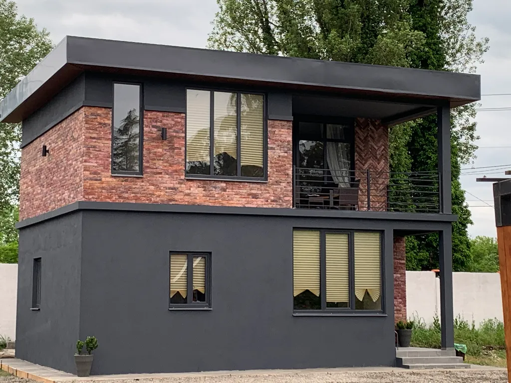 Комфортабельный дом с бассейном с видом на горы