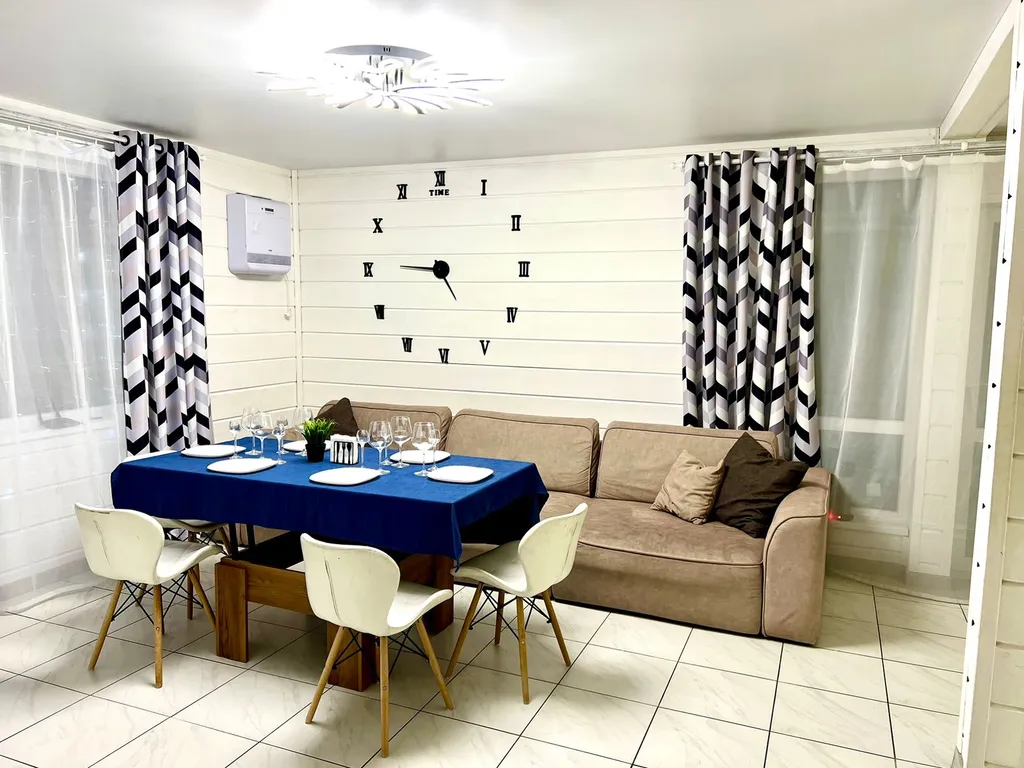 Дом и баня у реки