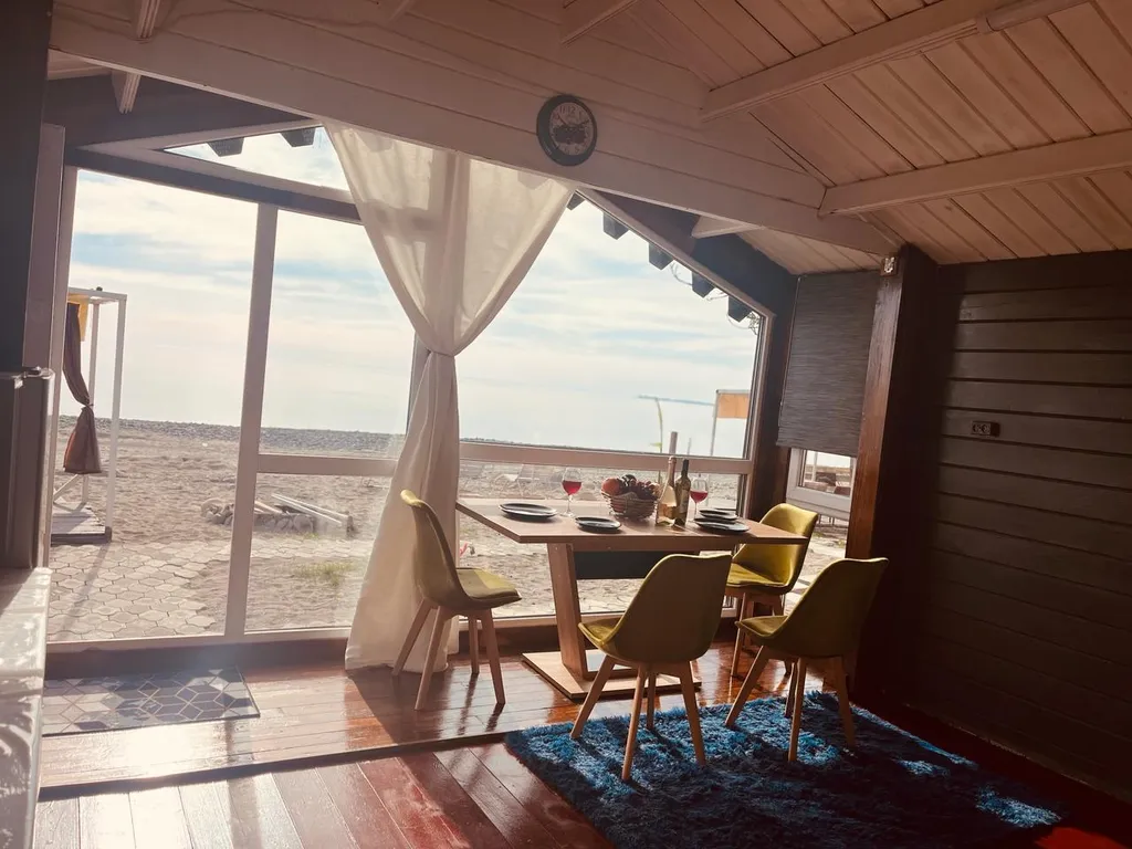 Коттедж Коттедж Бунгало на первой линии моря — Сухум