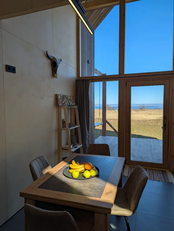 Дом с баней и горячей купелью на озере