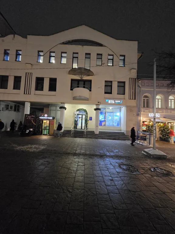 Центрее не бывает! Сразу за памятником ленина в стиле есенинская русь