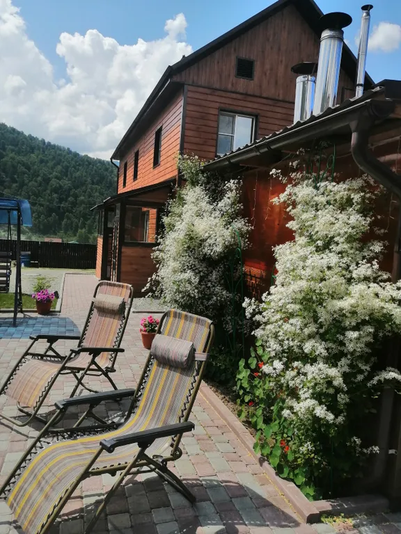 Домик в горах Алтая