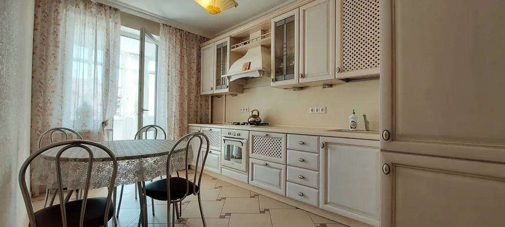 Большая уютная 2-комнатная квартира в тихом центре с 2мя балконами — аренда посуточно в Геленджик