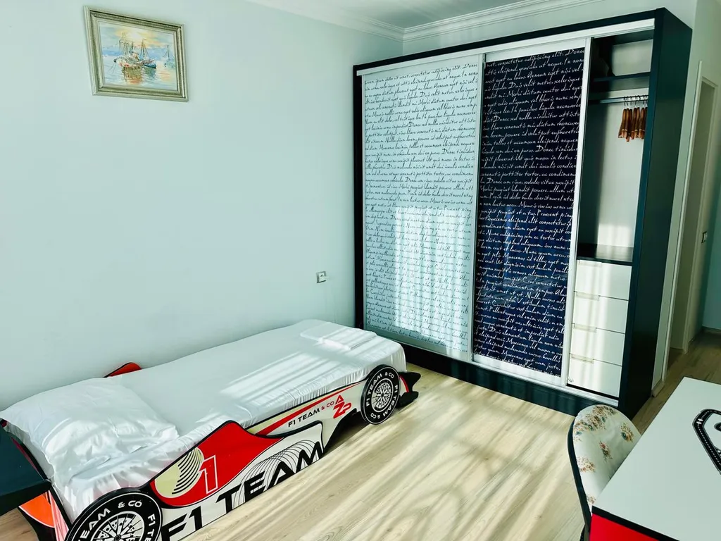 Трёхкомнатная квартира у пляжа, вид на море из всех комнат, два бассейна