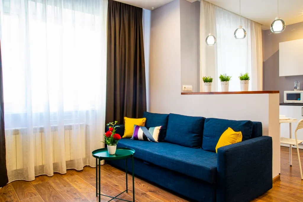 Современная студия бизнес класса с выходом в парк