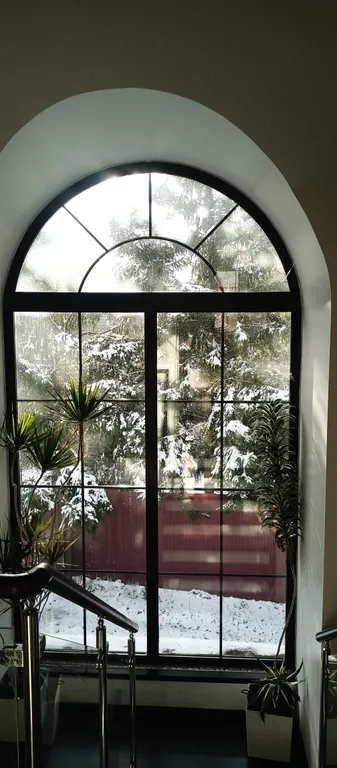 Стильный дом у реки с баней