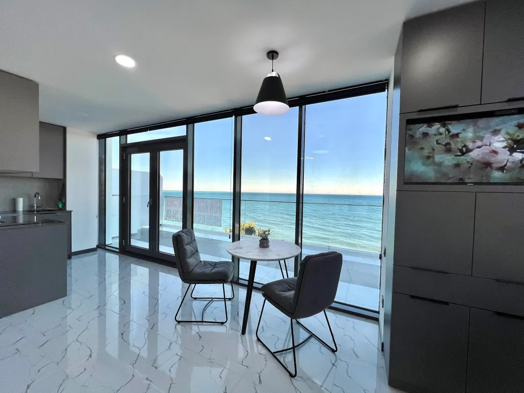 Роскошные апартаменты с террасой в 20 метрах от моря