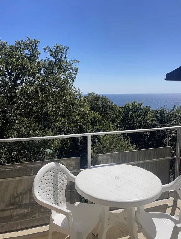 Уютная студия с видом на море, на горы и парк