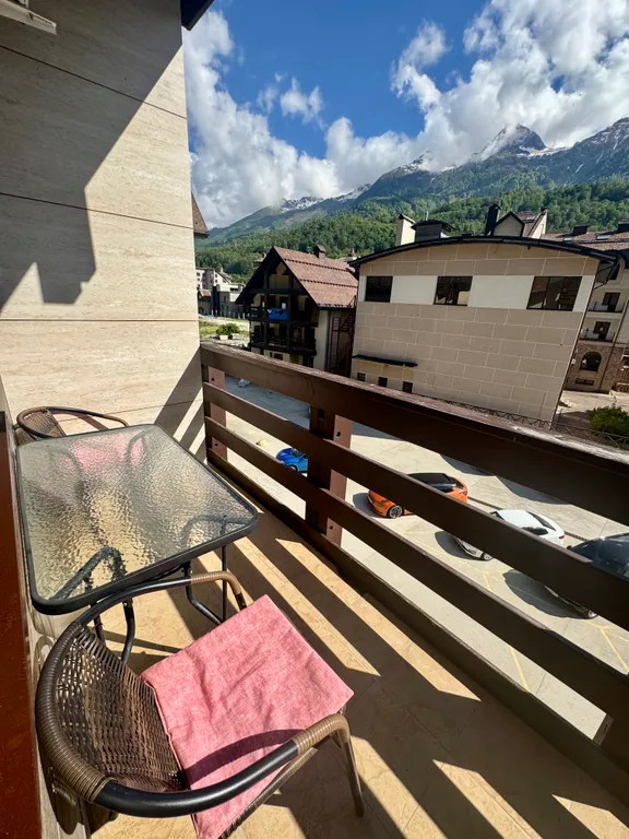 Светлая уютная студия с видом на горы