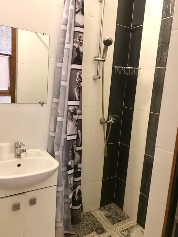 Квартира Квартира Трёхместный номер комфорт у моря с бесплатным бассейном — Геленджик