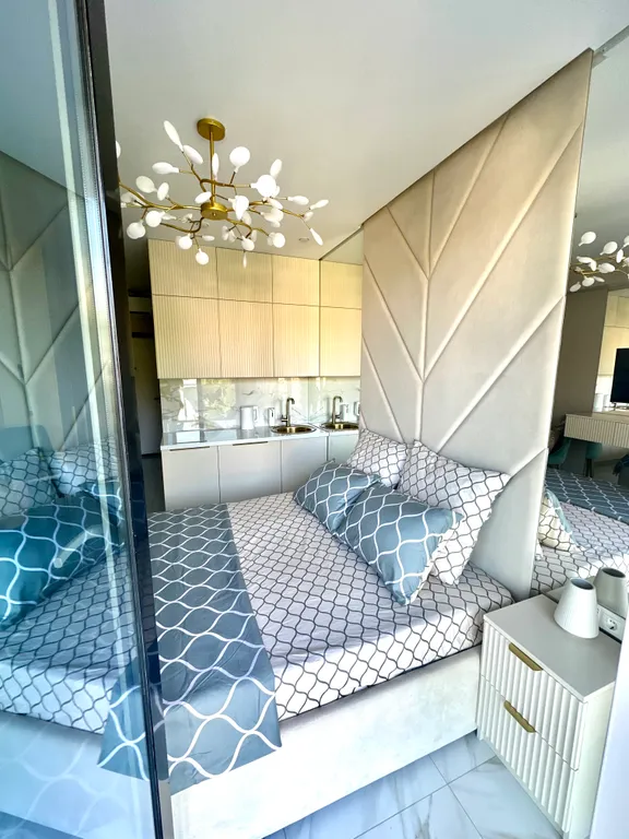 Дизайнерская квартира возле моря с балконом