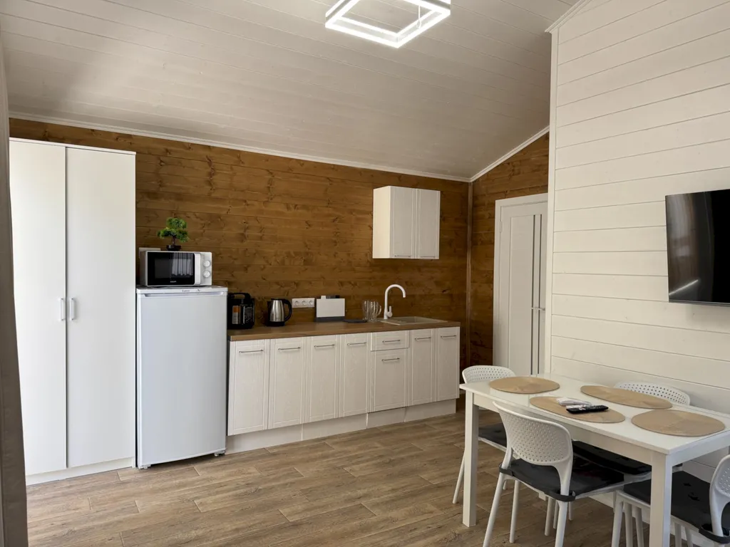 Коттедж Коттедж Деревянный Барнхаус с террасой и парковкой - 7 минут до моря — Геленджик