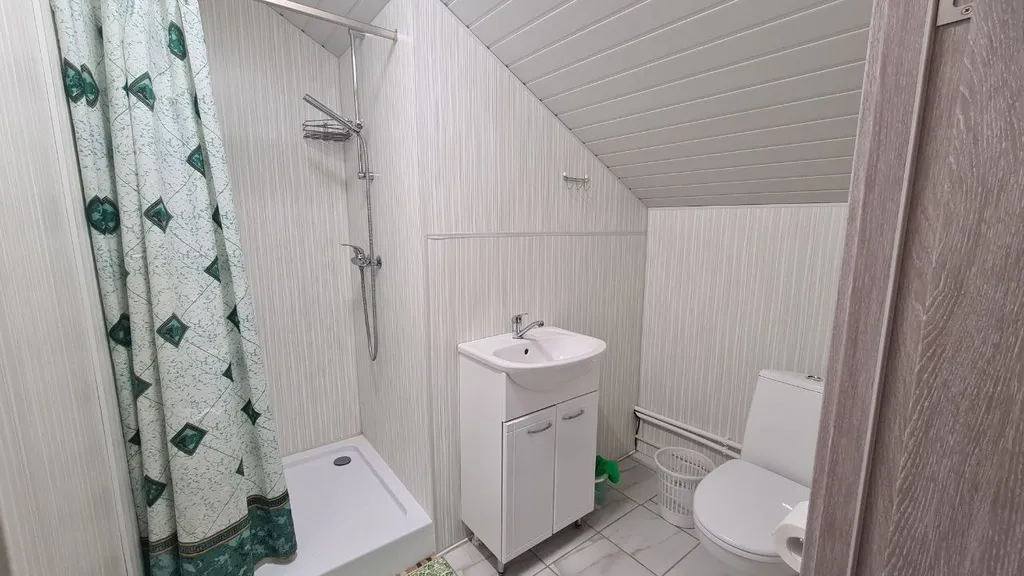 Коттедж с баней и бассейном-купелью в уникальном месте