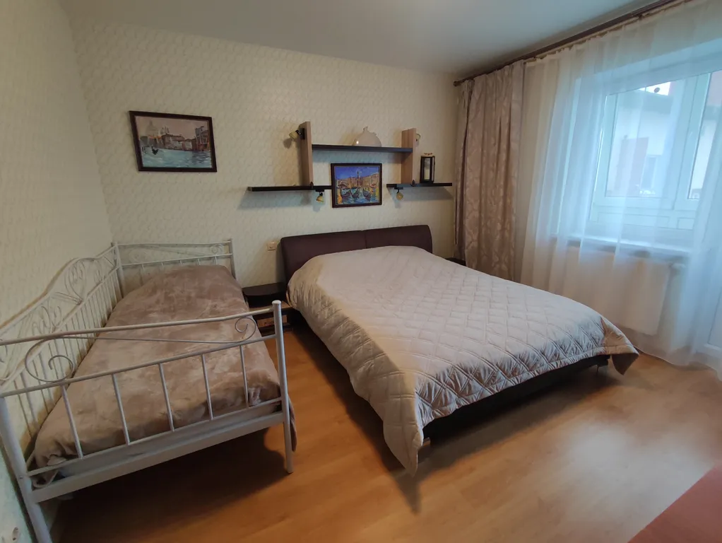 Двухуровневая трёхкомнатная квартира возле моря