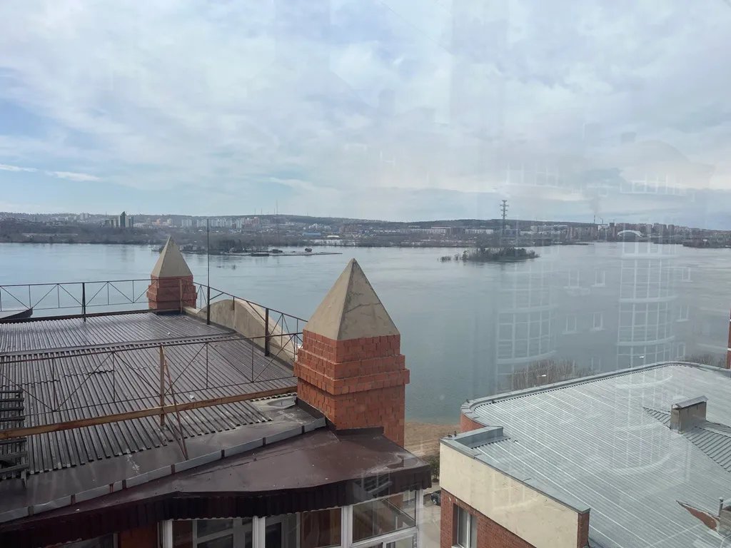 Уютная студия возле набережной с видом на Ангару