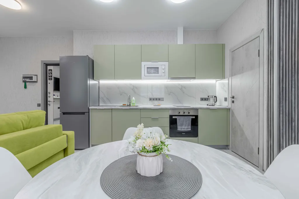 Кто ценит комфорт: новая мебель, техника, бельё