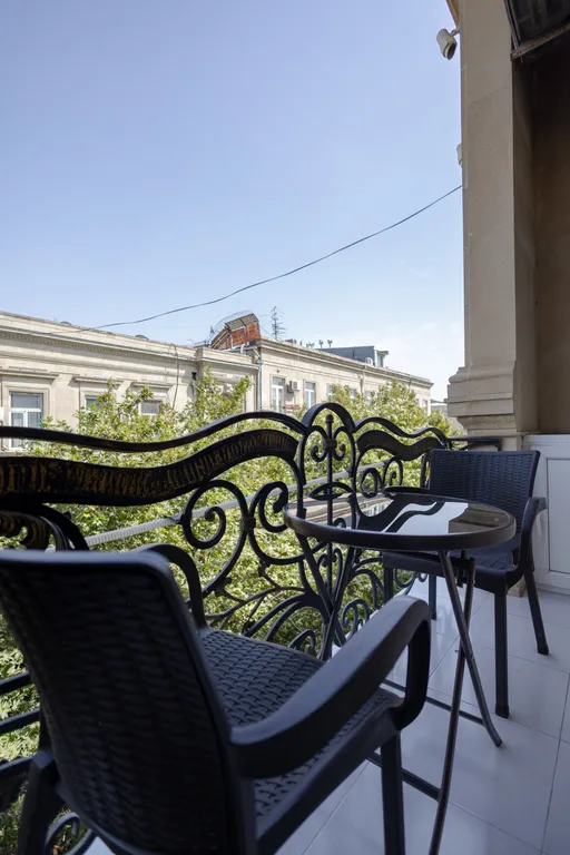 Современная квартира с двумя спальнями и новым ремонтом в центре