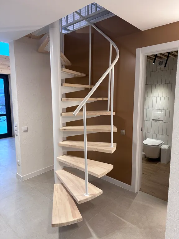 Уютный дом у подножья горы Белая