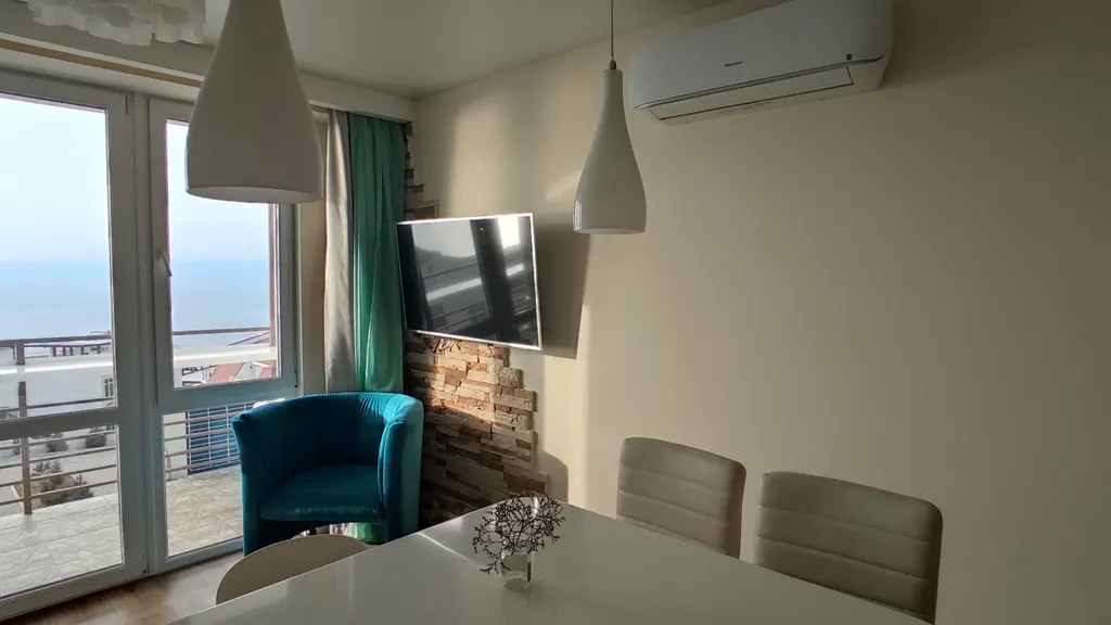 Двухкомнатный апартамент с потрясающим видом на море