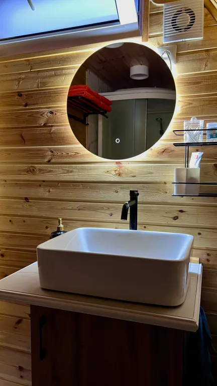 A-frame домик с панорамным видом на город