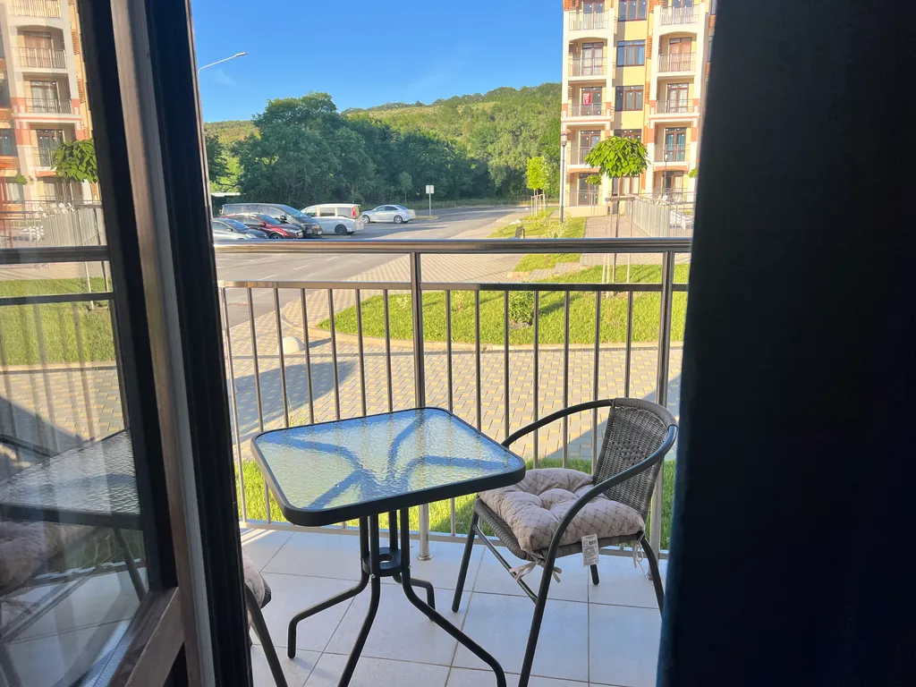 Евродвухкомнатная с видом на горы и бассейн