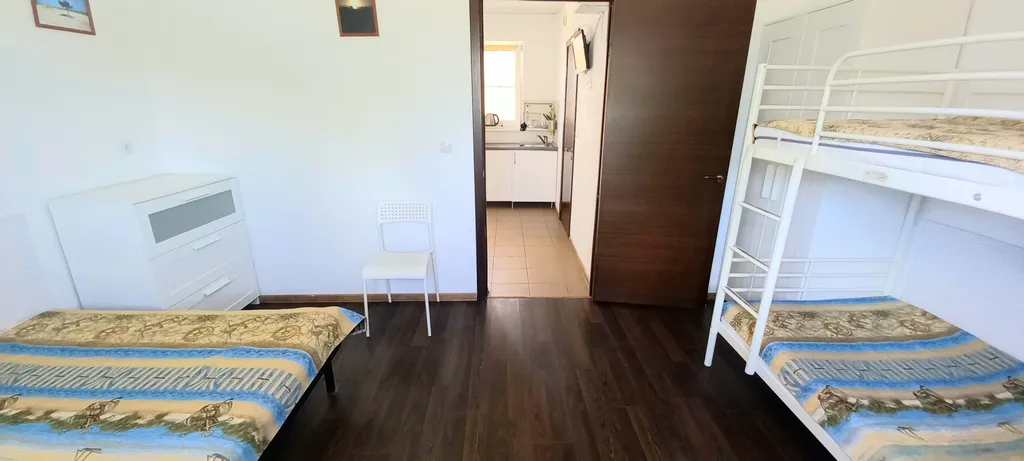 Спальня, кухня с диваном, веранда