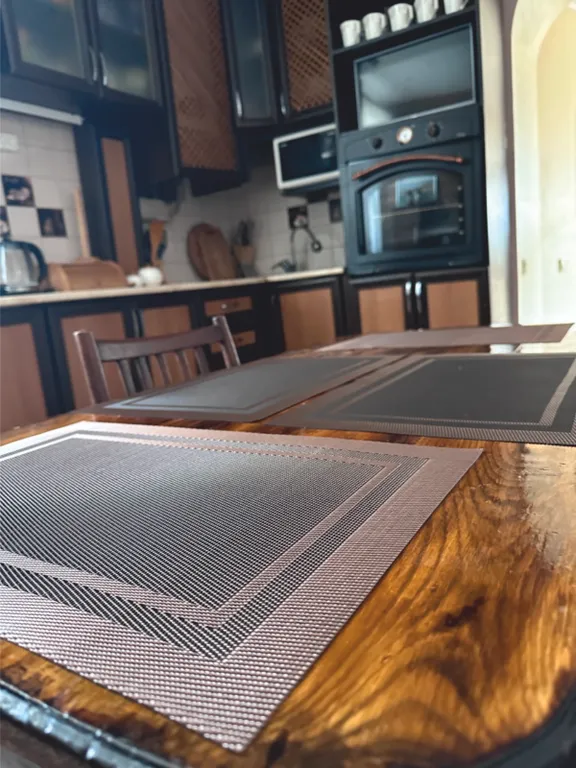 Уютный дом с отдельным двором, зоной барбекю и парковочным местом