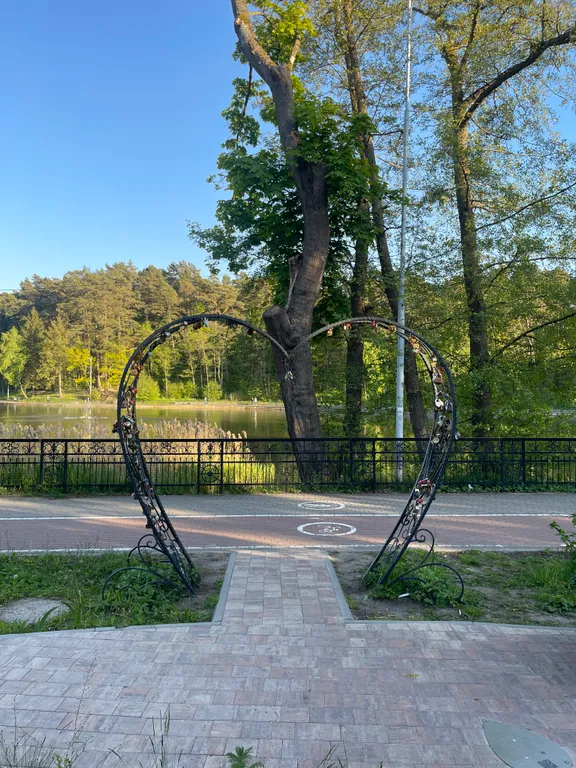 Апартаменты с балконом и видом на сосновый парк рядом с морем