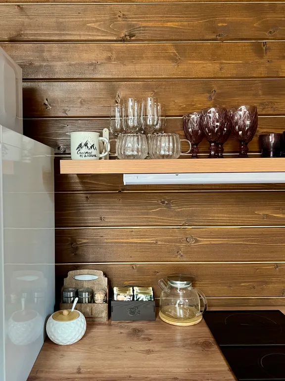 Дом с видом на лес рядом с горной рекой