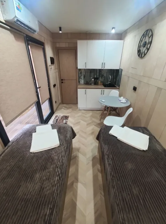 Уютный домик у озера на двоих