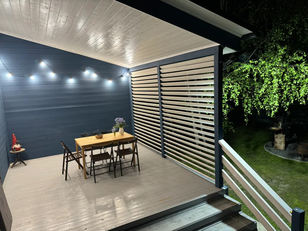 Большой дом среди сосен