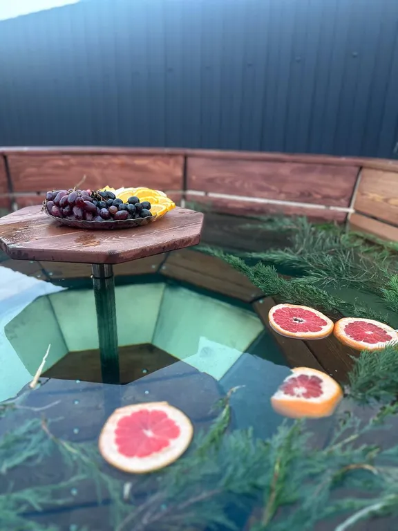 Домик у реки: банный чан, костёр, беседка с мангалом