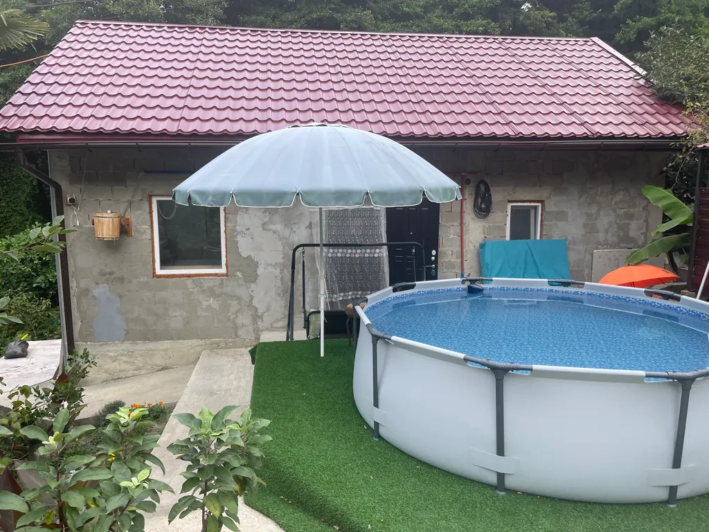 Коттедж Домик в лесу — Сочи