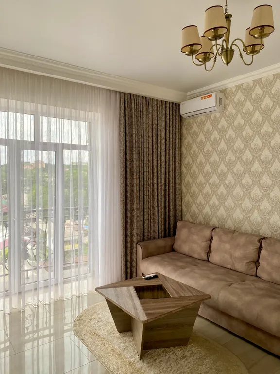 Просторная квартира с видом на горы в центре города