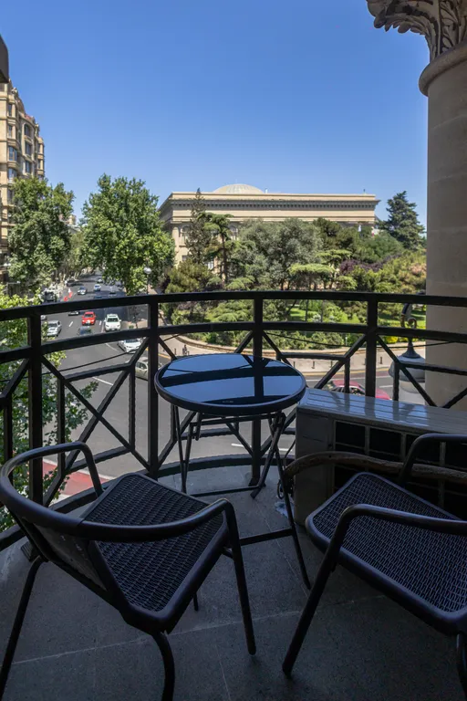 Комфортная квартира на торговой с двумя балконами