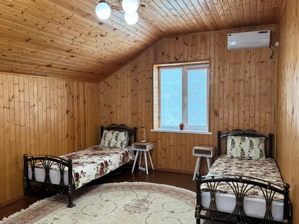 Двухэтажный уютный коттедж на берегу моря с садом