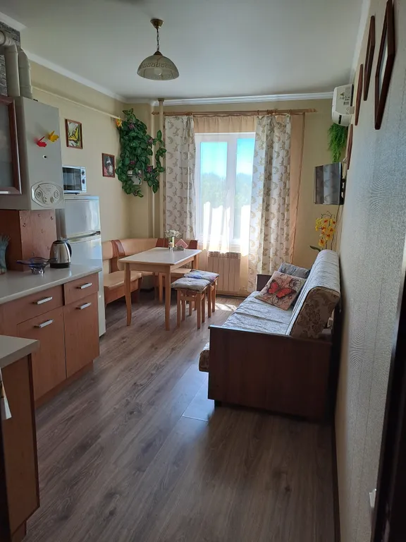 Ухоженная чистая квартира с видом на детский парк, парковка