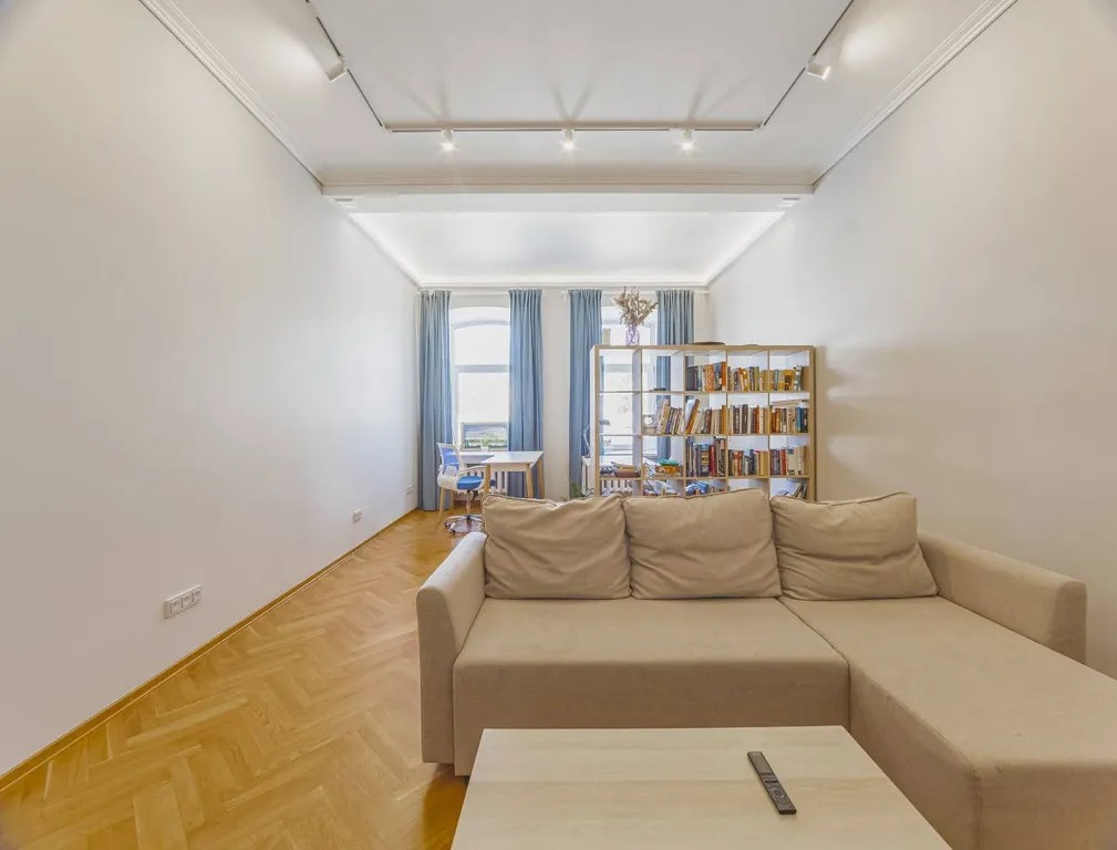 Квартира Четырехкомнатная квартира на бульваре в центре — Санкт-Петербург