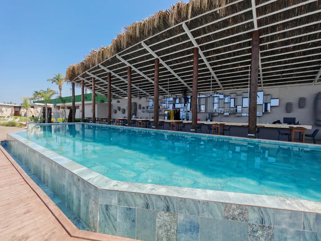 Квартира 1+1 в Azura World c видом на бассейн и аквапарком