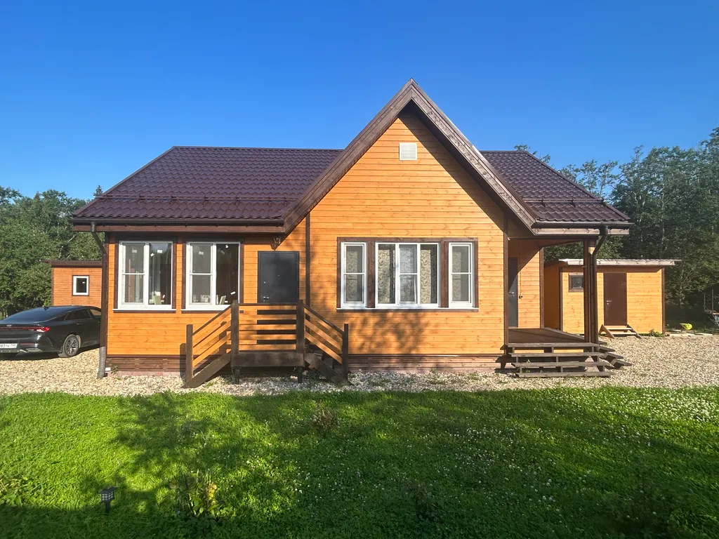 Новый коттедж для отдыха у реки с бассейном и баней