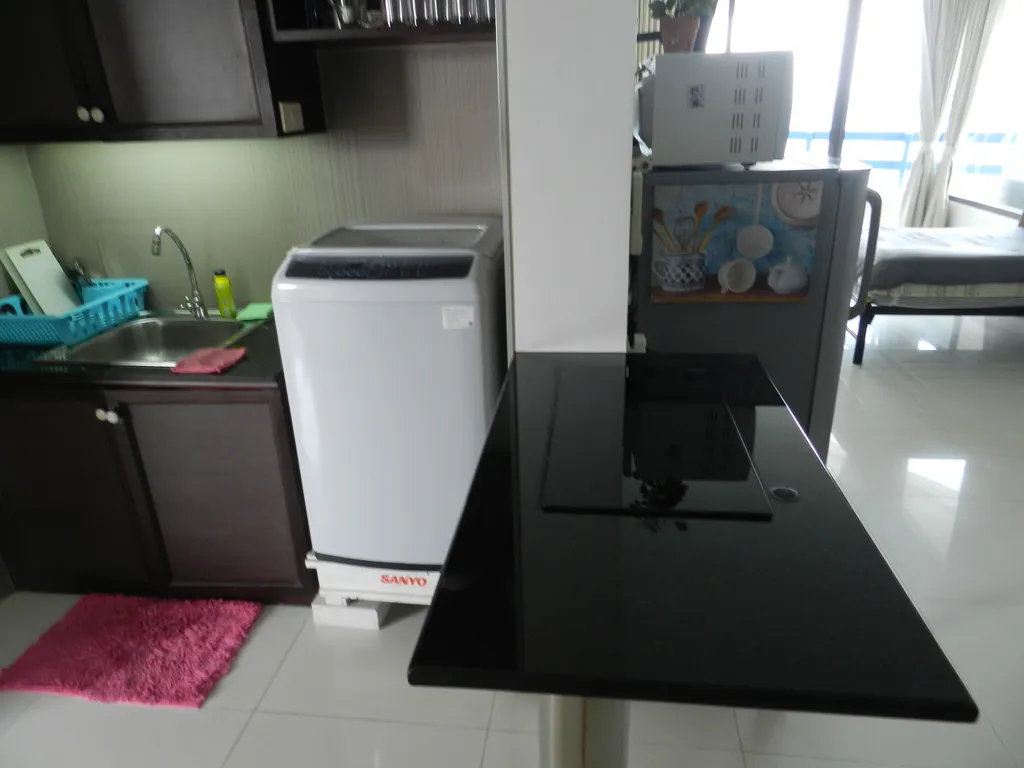 Студия с фронтальным видом на море