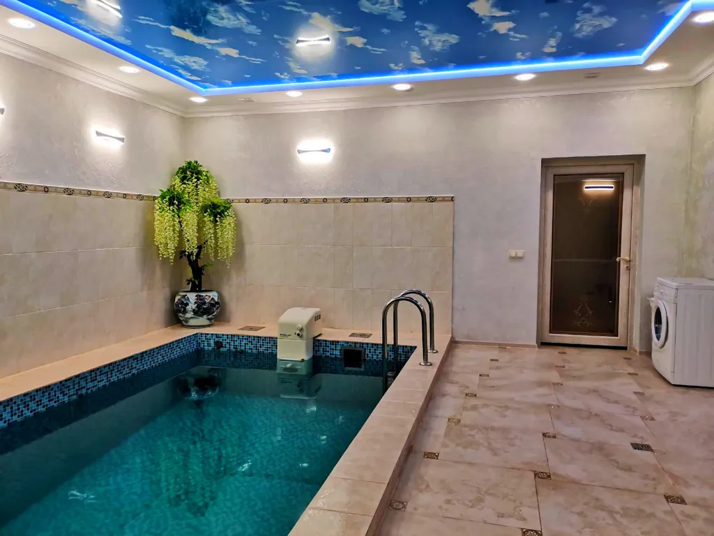 Дом с тёплым бассейном и баней в Новой Москве