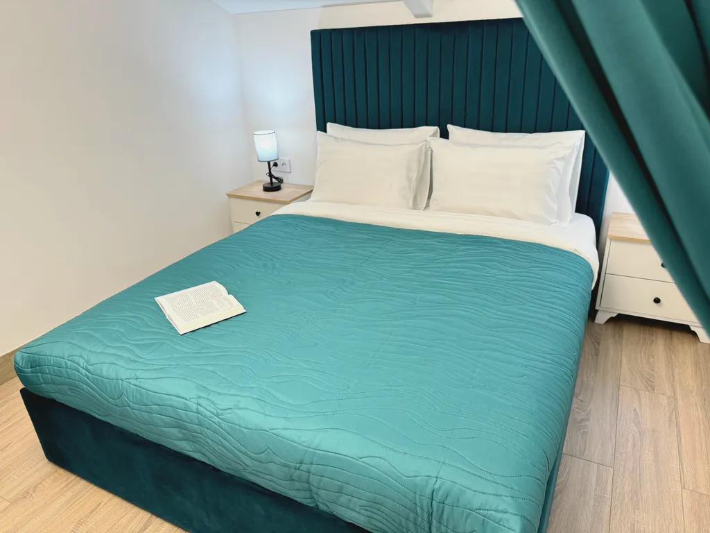 Комфортный двухуровневый апартамент в элитном комплексе