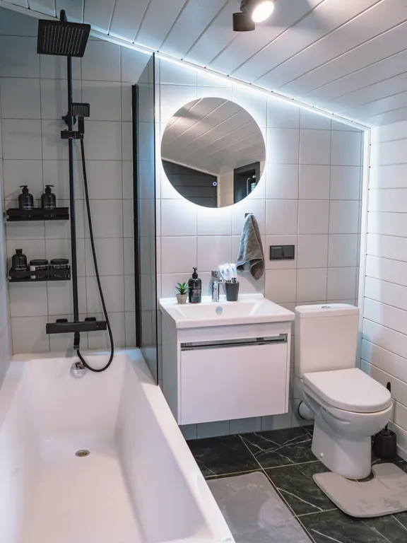 Дом на берегу пруда в Эко-местечке с банным чаном