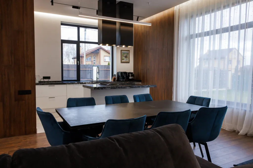 Шикарный коттедж в Подмосковье с круглогодичным бассейном на улице