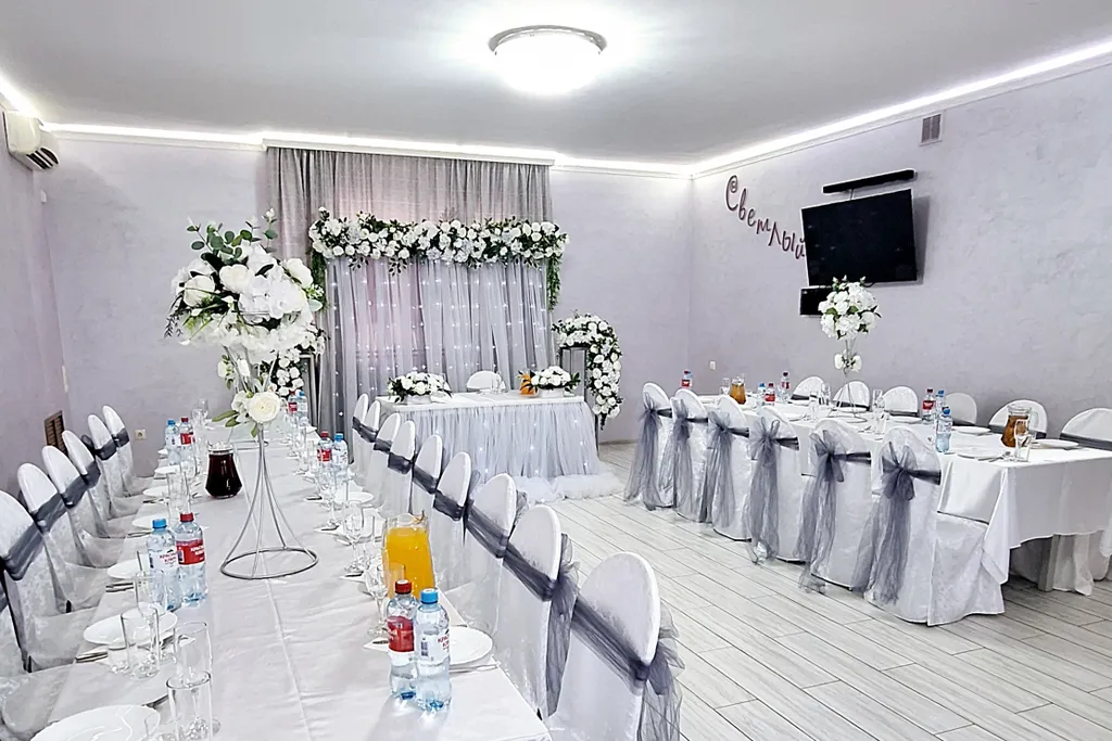 Аренда коттеджа для отдыха с теплым бассейном, сауной, бильярдом