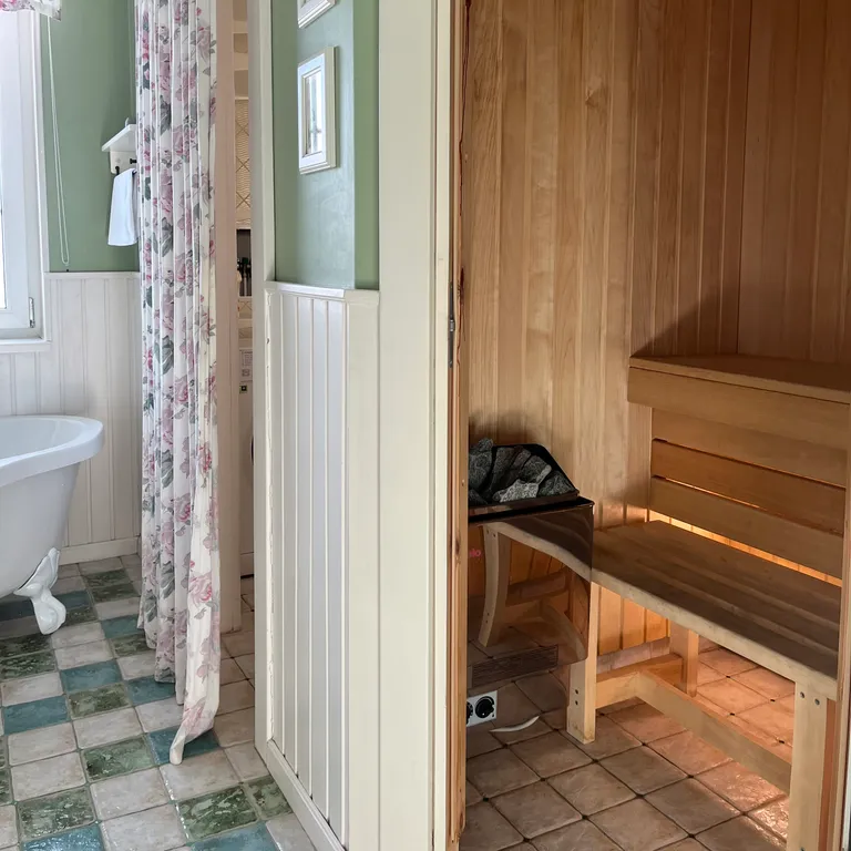 Isotalo - большой дом у озера в карелии, для большой компании