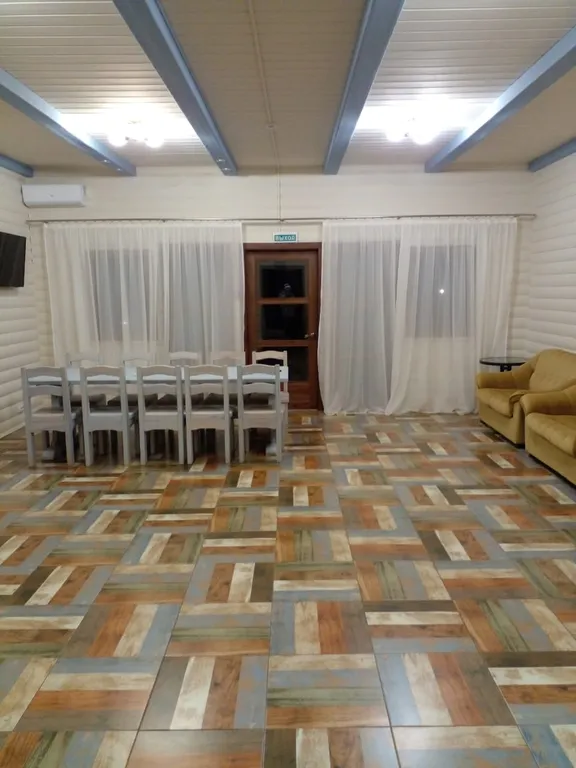 Уютный дом на берегу озера